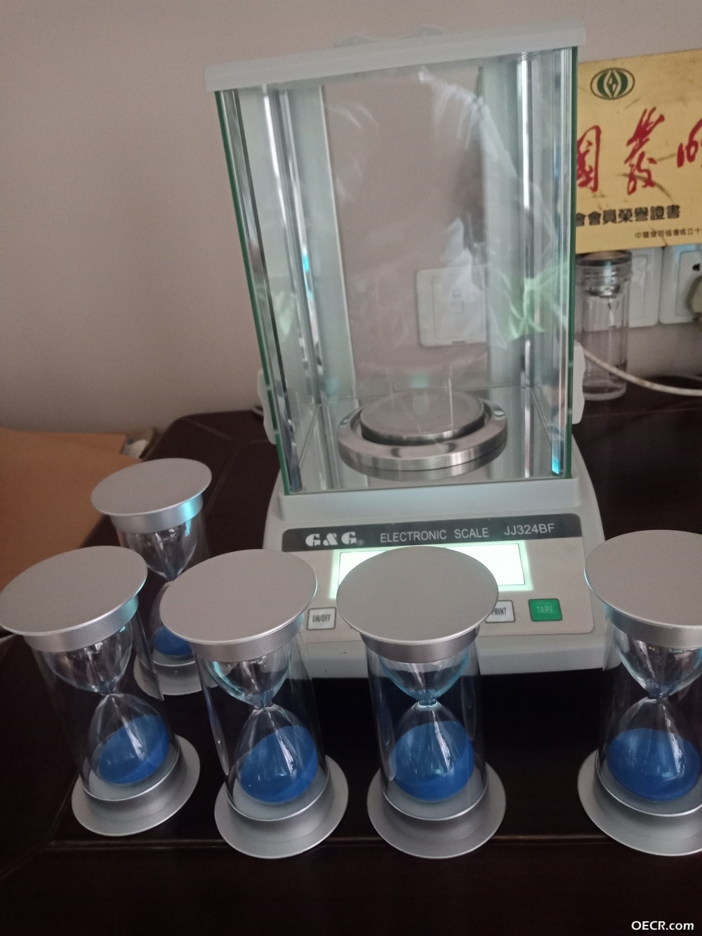 刘武青天平称量沙漏照片