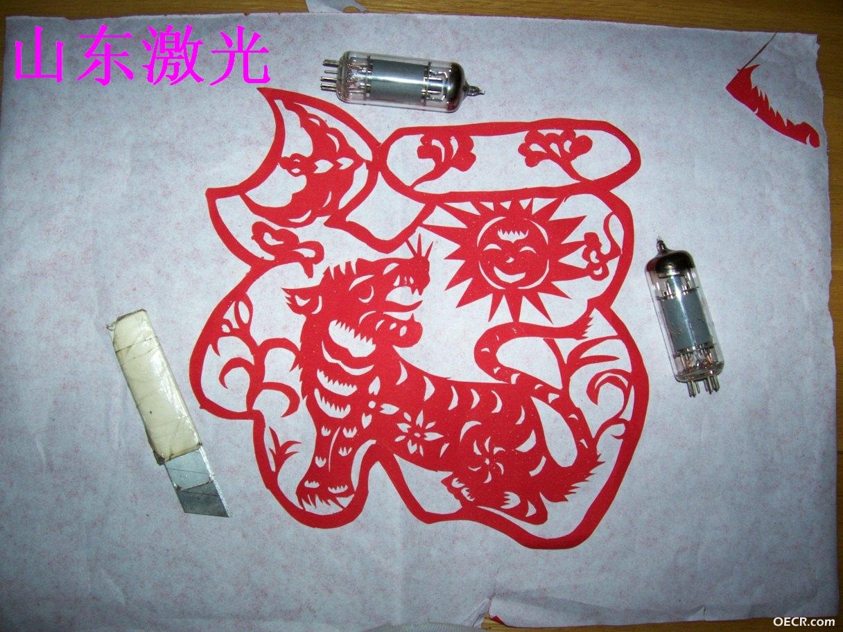 剪窗花，虎年福到.JPG