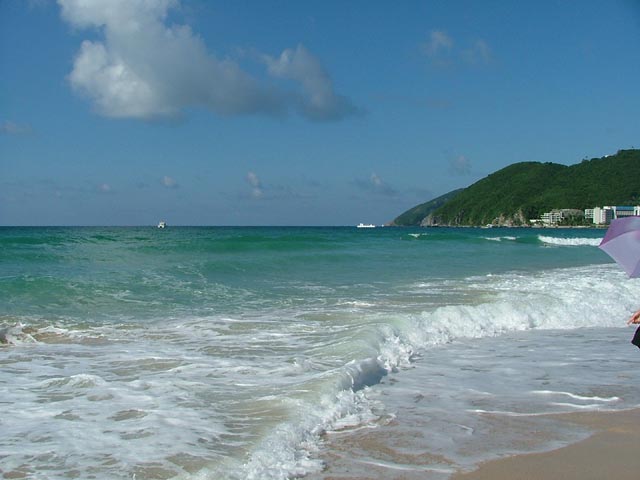 三亚的浪花